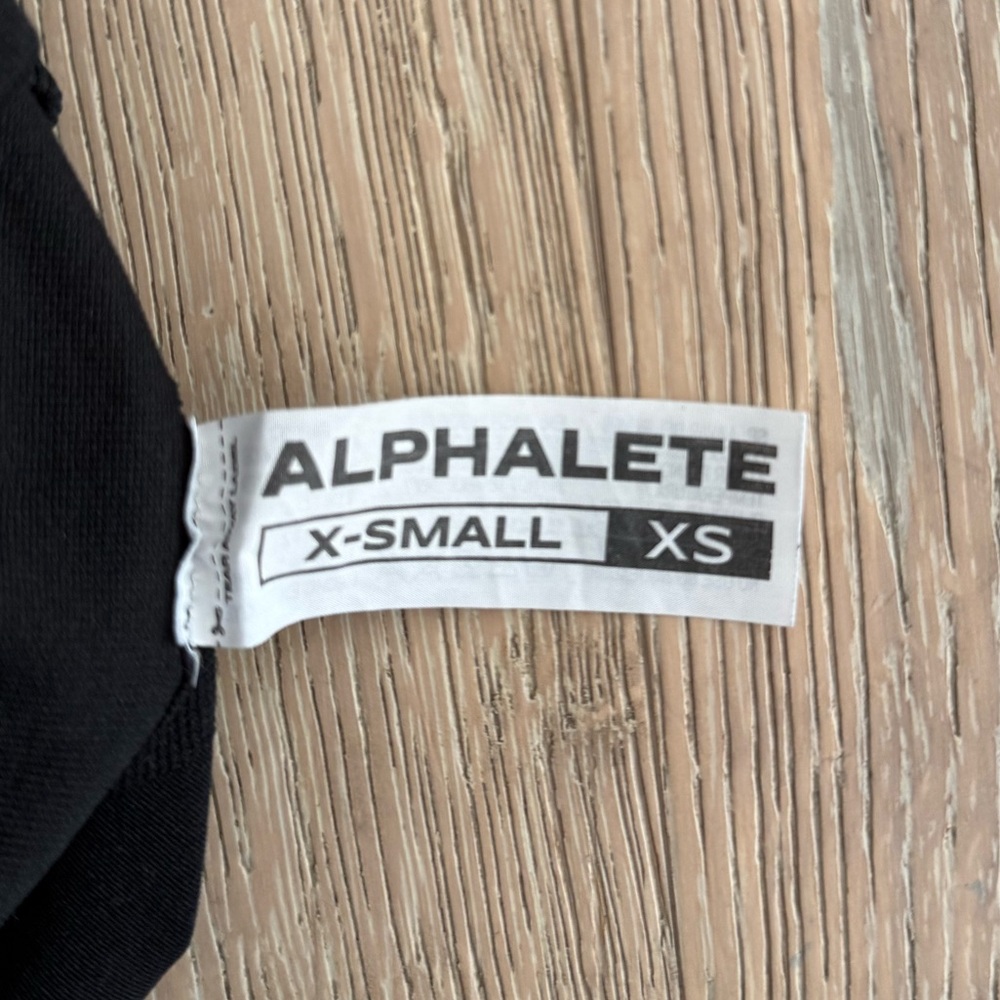 Alphalete AMPLIFY ULTRA-HIGH RISE SHORT - Picture 3 of 5